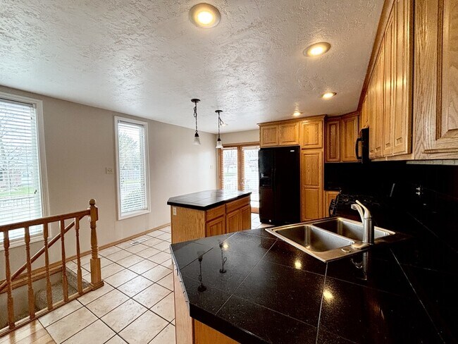 Building Photo - 1201 E 5600 S