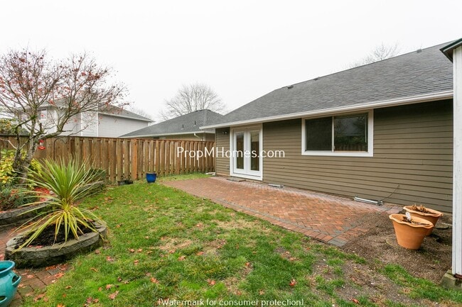 Building Photo - 22340 SW Nottingham Ct