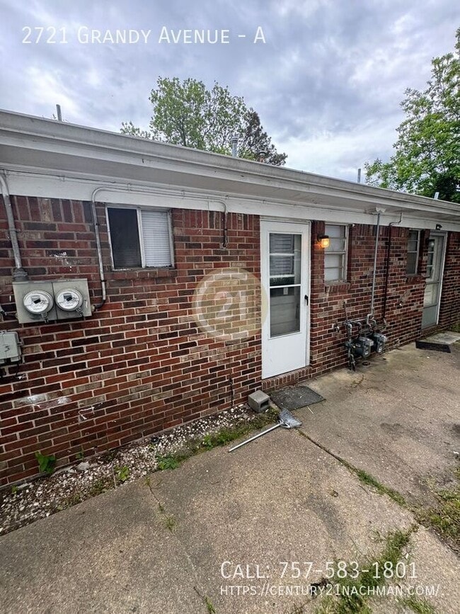Building Photo - 2721 Grandy Ave