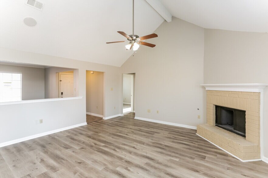 Building Photo - 6688 Ross Manor Dr