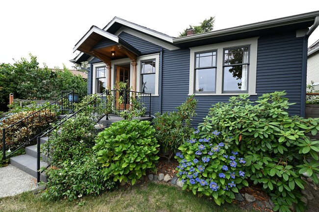 Building Photo - 3bd/2ba Seattle Home