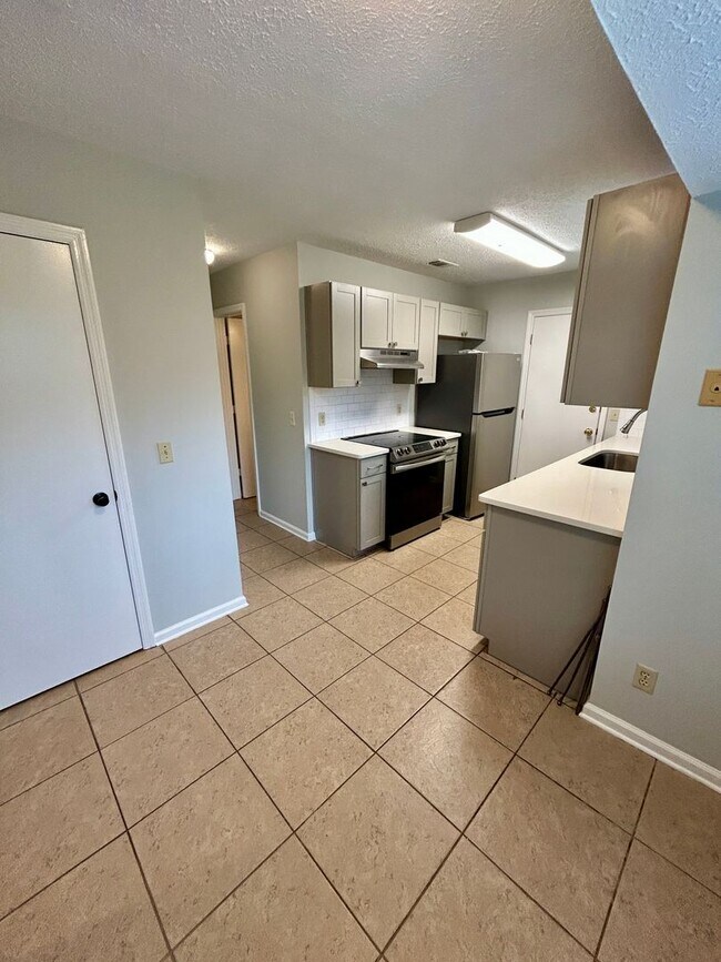Building Photo - 166 Bordeaux Ln