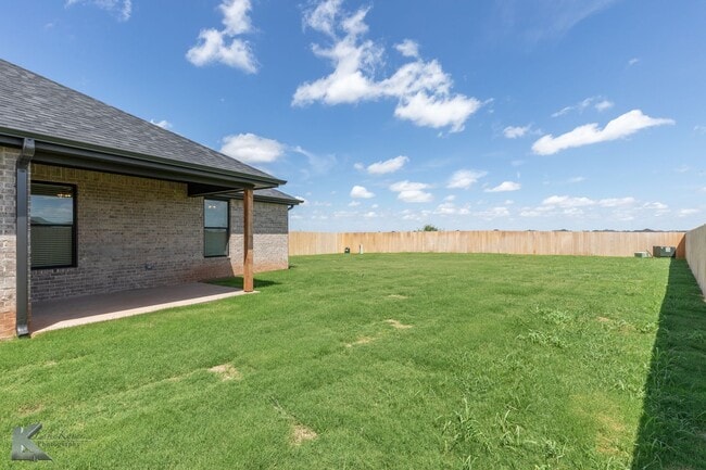 Building Photo - NEWER CONSTRUCTION! 3 bedroom, 2 bath, 2 car garage