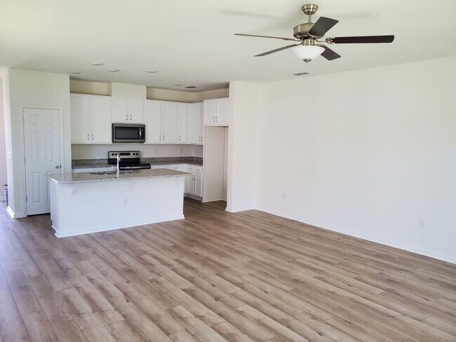 Building Photo - 3 Bed 2.5 Bath with Garage in the newly de...