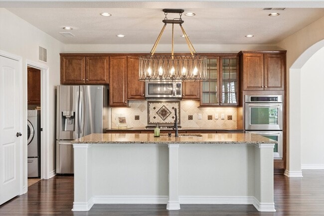Building Photo - 9218 Viaggio Way