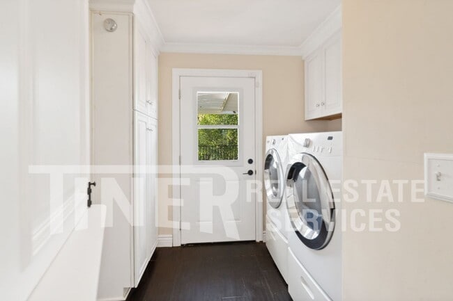 Building Photo - 4516 Sierra View Way