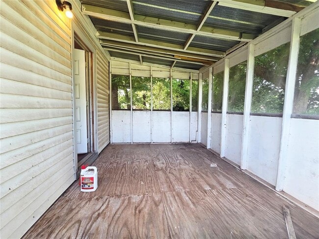 Building Photo - 3413 Willow Creek Dr