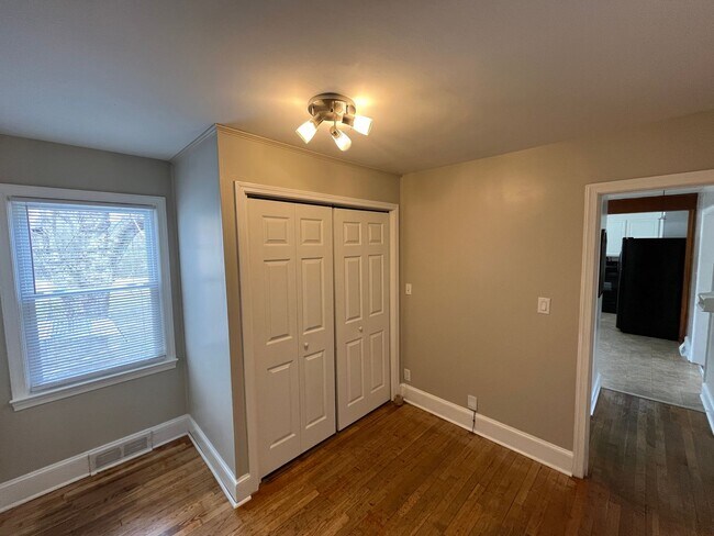 Building Photo - Charming 3-Bedroom 2-Bath with Beautiful Hardwood Floors