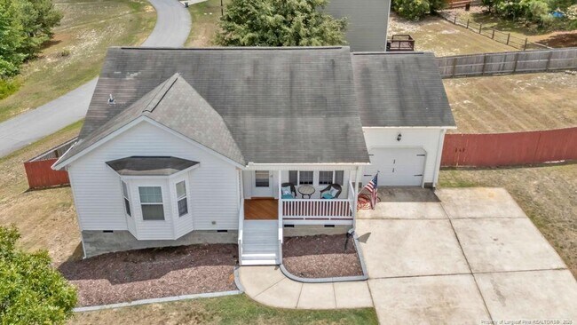 Building Photo - 27 True Blue Dr