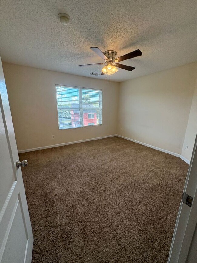 Building Photo - BRIDGEWATER HOME! PRE-LEASING FOR AUGUST 2...