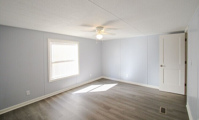 Building Photo - 351 Green Oaks Ct