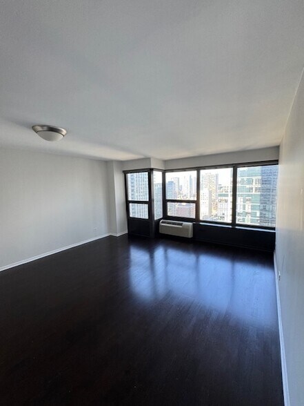 Building Photo - 30 E Huron St