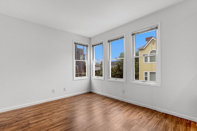 Building Photo - Large Capitol Hill House- Prime Location