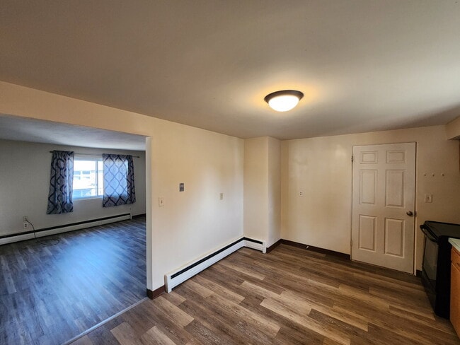 Building Photo - 1 Bedroom Apartment with balcony