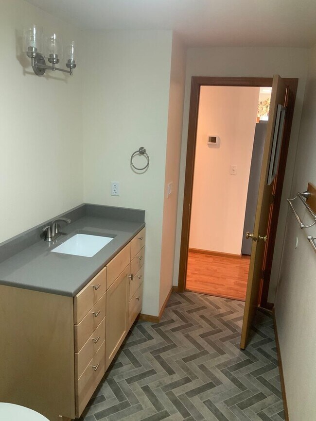Building Photo - 3 Bedroom, 2 Bathroom House in Springfield