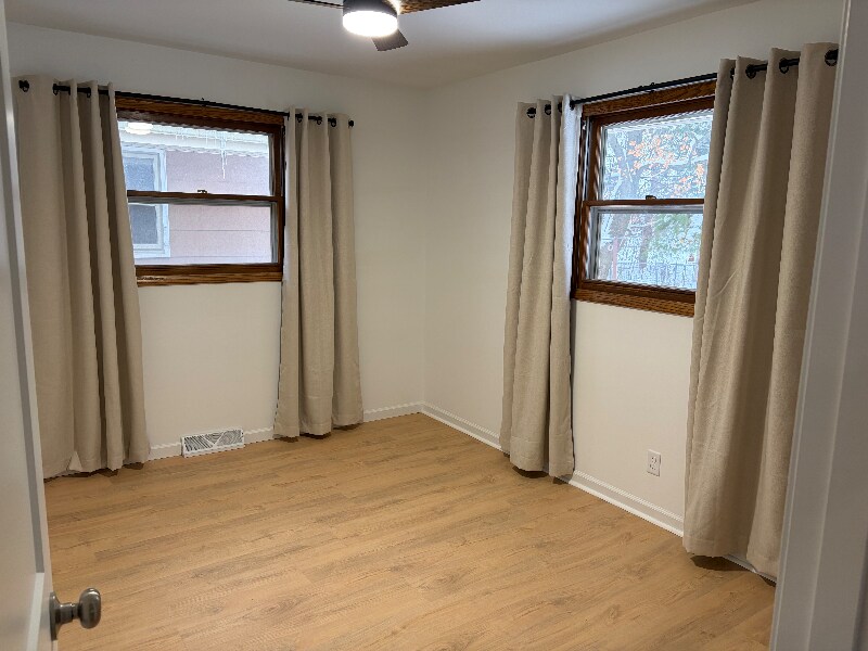 Building Photo - 1524 Pewaukee Rd