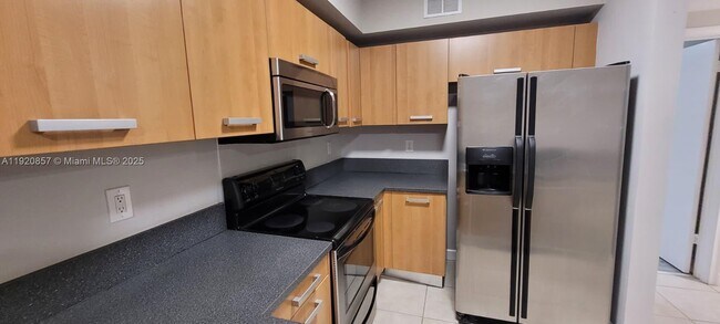 Building Photo - 471 NE 25th St