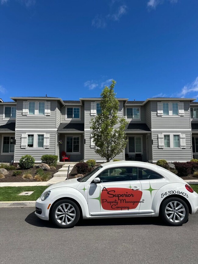 Building Photo - Like-New Home in Desirable Luderman Crossing!