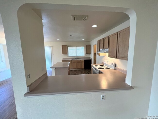 Building Photo - 8214 Chestnut Manor Dr