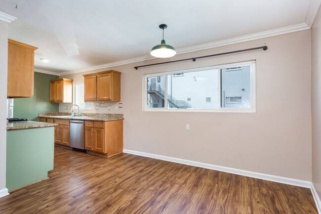 Building Photo - Cute Condo in College Area!