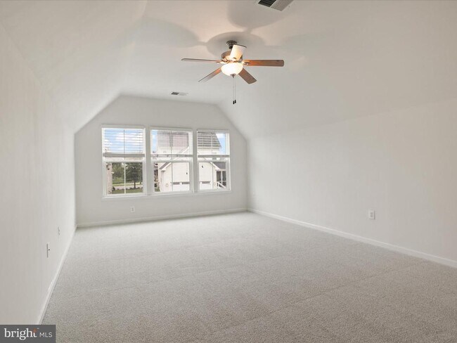 Building Photo - 41639 Adamson Dr
