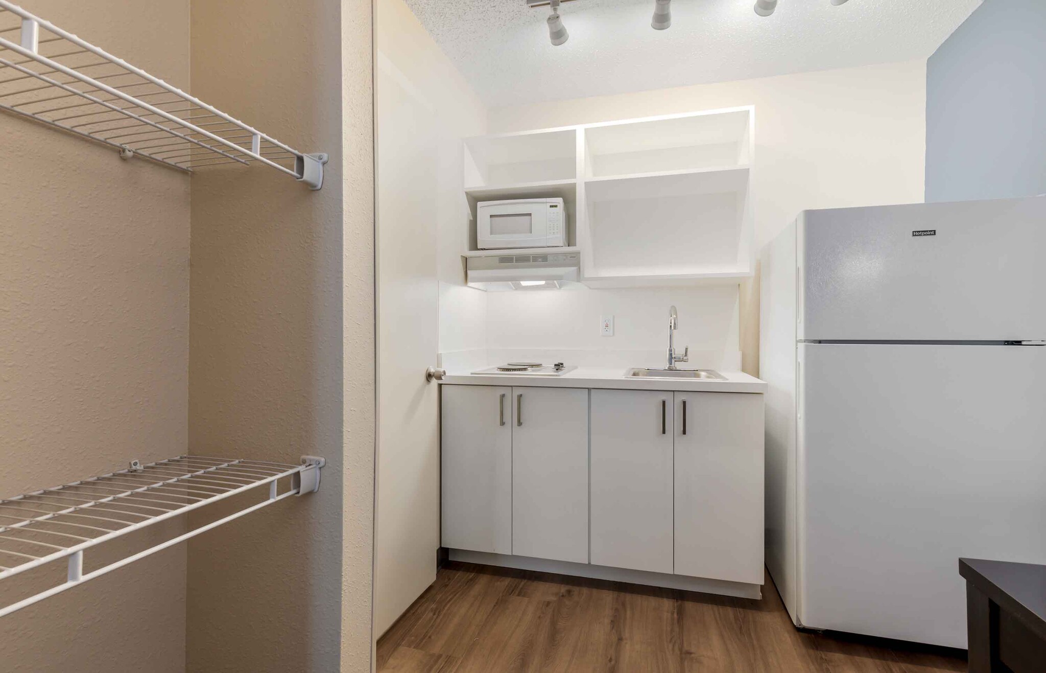 Building Photo - Furnished Studio-Dallas - Coit Road