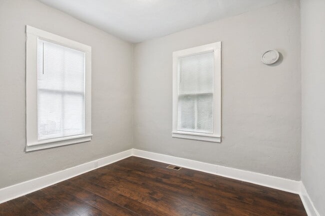 Building Photo - Large 3BR/2BA Near Downtown Savannah Home For Rent