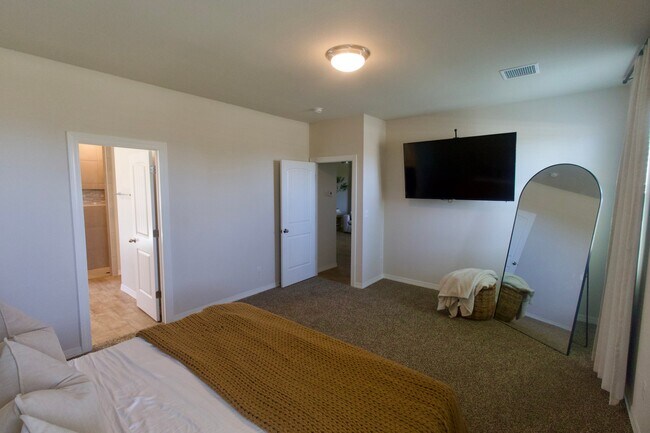 Building Photo - 51030 Hop Sage Pl