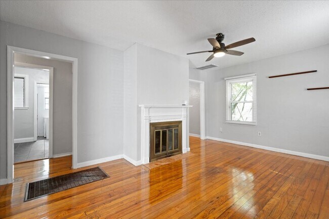 Building Photo - 1702 E 41st St