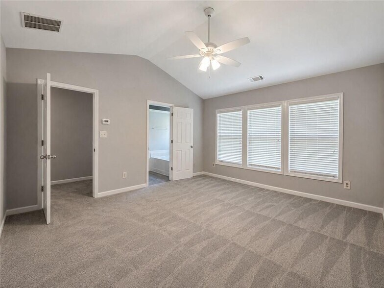 Building Photo - 2268 White Alder Dr NE