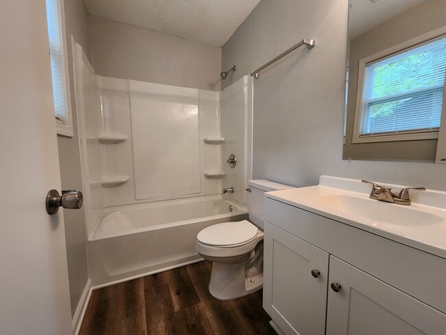 Building Photo - 723 W Creek Cir