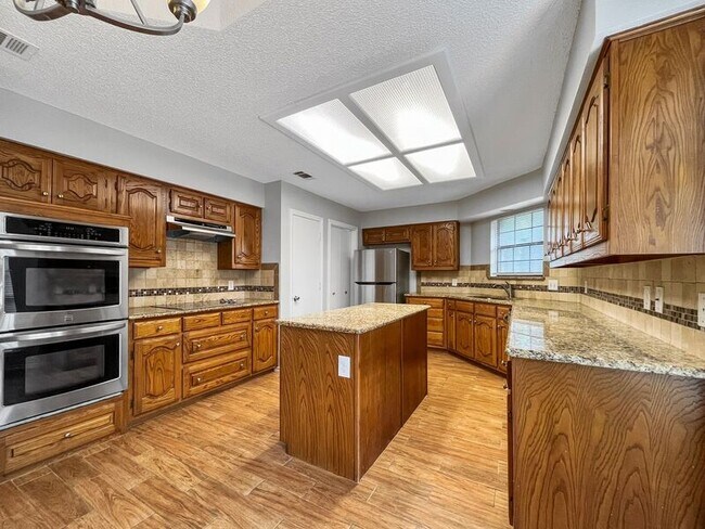 Building Photo - 700 Dartbrook Dr