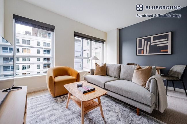 Building Photo - 10351 NE 10th St