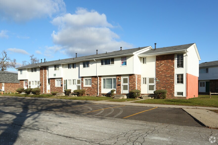 Midway Townhomes 3102 Fox Cir Flint MI 48507 Apartment Finder
