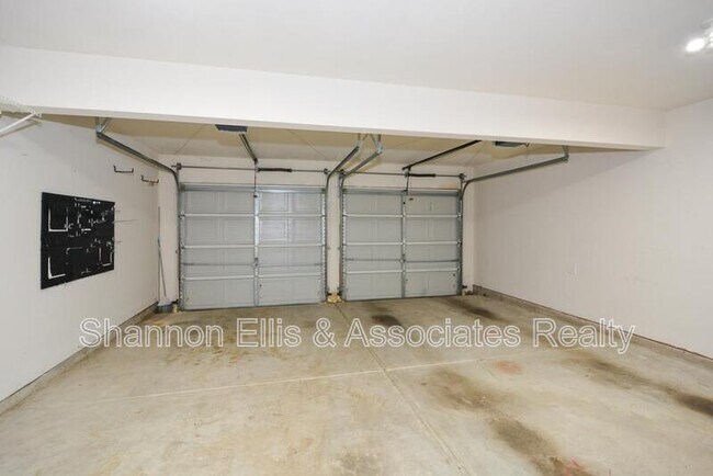 Building Photo - 137 Baywood Crossing