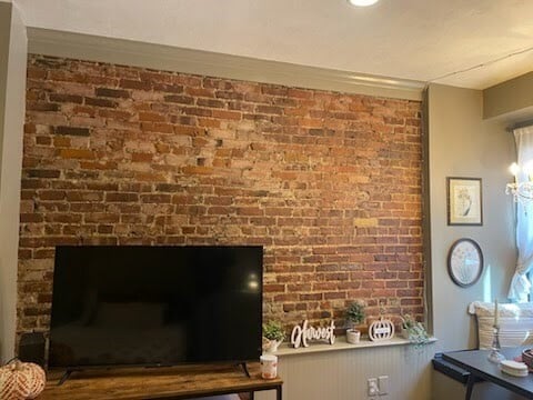 Primary Photo - 158 Cottage St