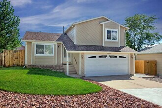 Building Photo - Charming Colorado Springs Rental in Top Ra...