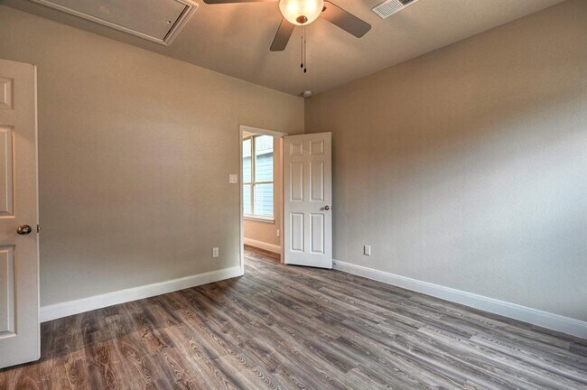 Building Photo - 11825 Nelwood St