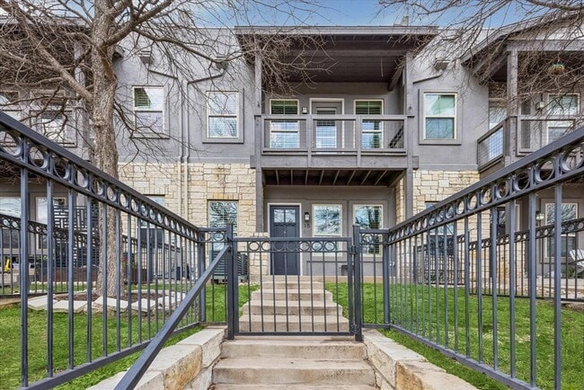 Building Photo - 2520 Bluebonnet Ln