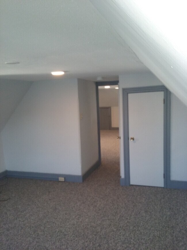 Building Photo - 37 Front St