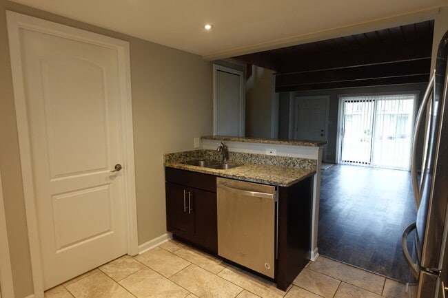 Building Photo - 441 Meadow Green Ln