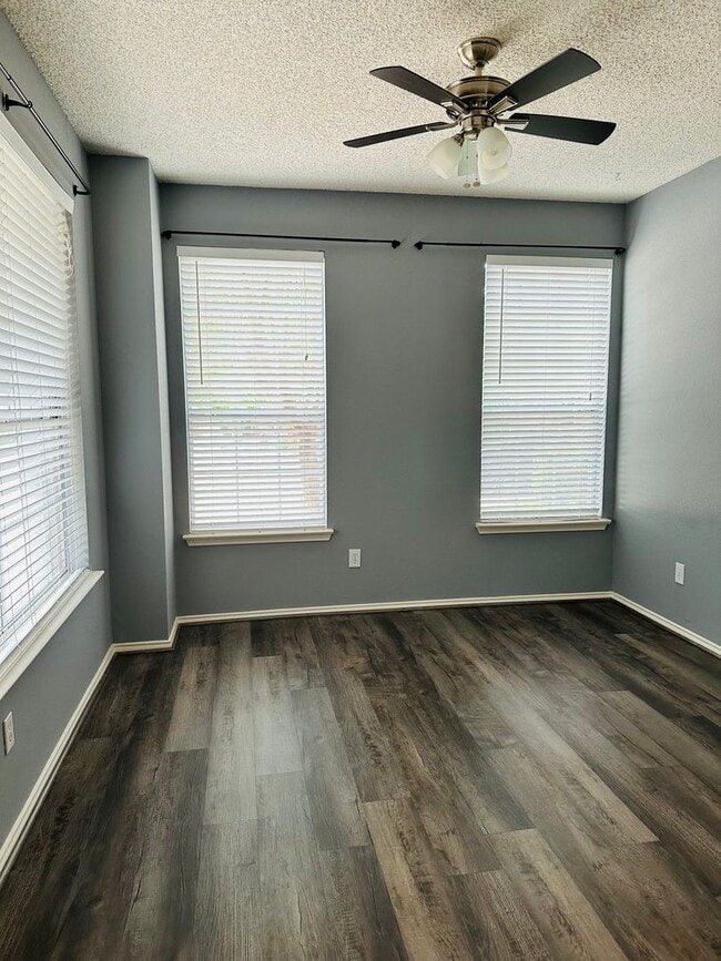 Building Photo - Beautiful Home in Great N Dallas Location