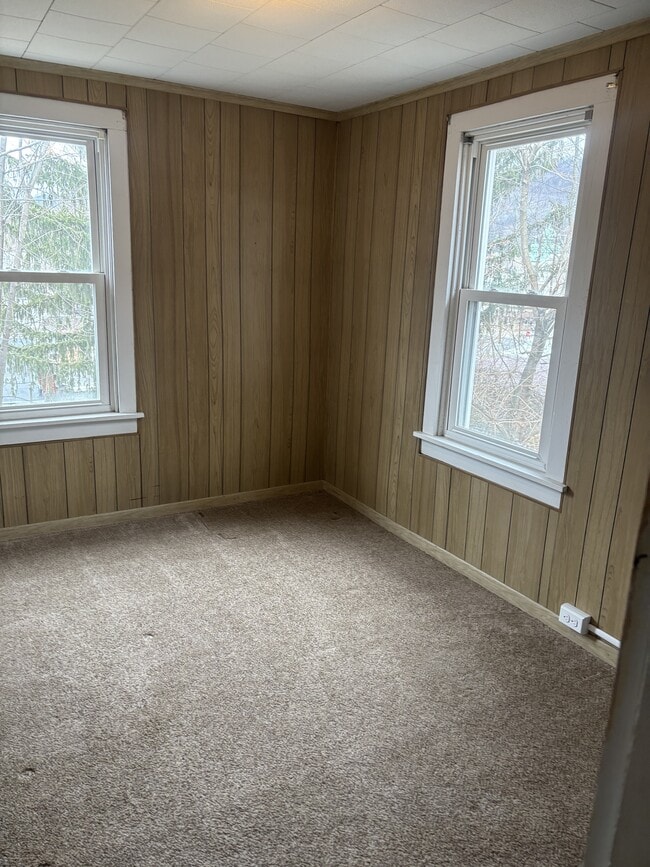 Building Photo - 2 S Vine St