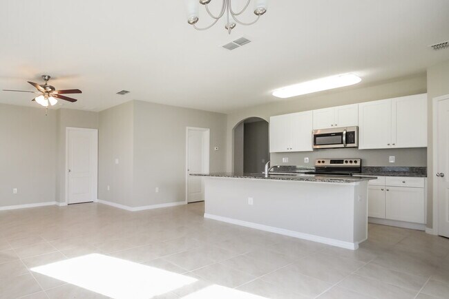 Building Photo - 1883 Green Dragon Dr