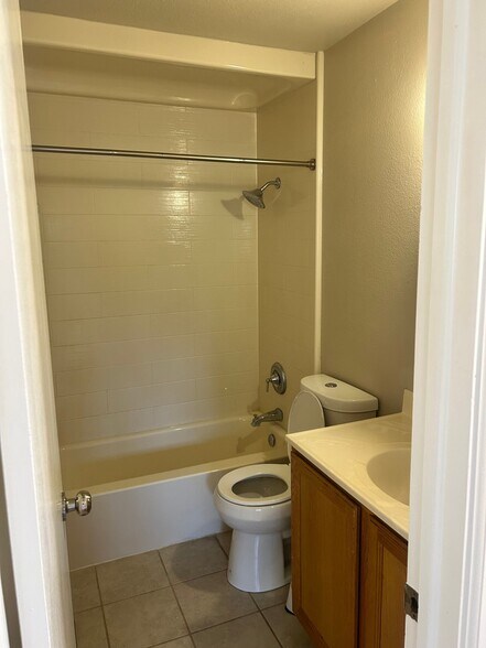 Building Photo - 88 Rose Dr