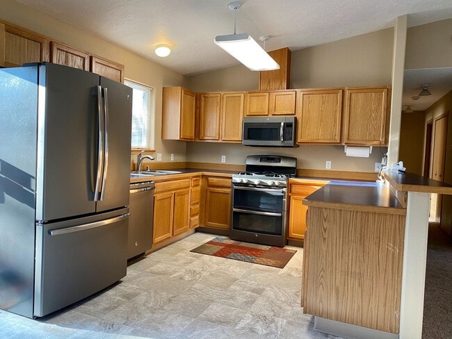 Building Photo - 215 Knight Dr