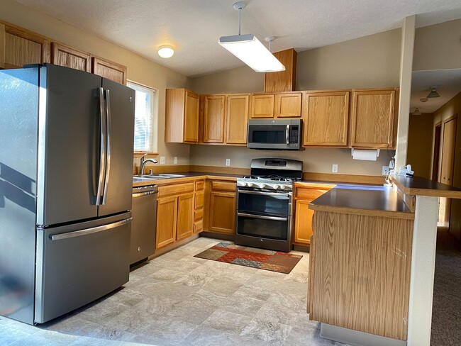 Building Photo - SOLDOTNA RANCH!