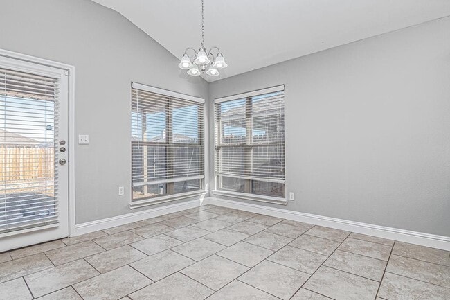 Building Photo - 705 E 96th St