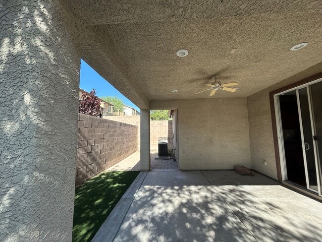 Building Photo - Great Henderson property