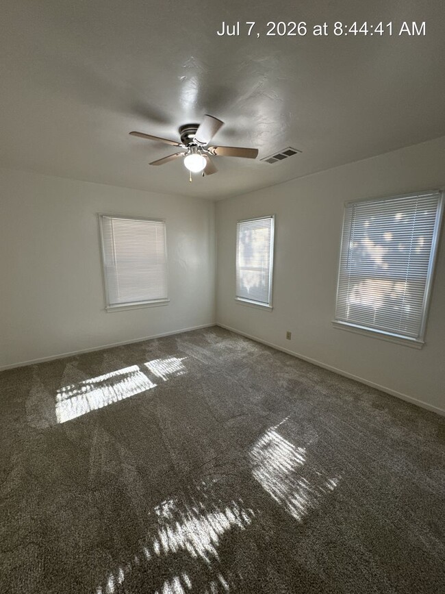 Building Photo - 700-710 E Tulare Ave